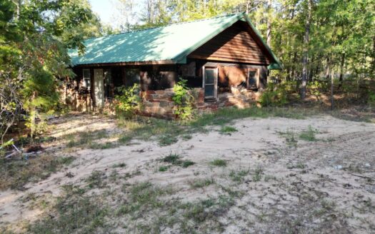 Cabin with Acreage for Sale in Ft. Towson, Oklahoma
