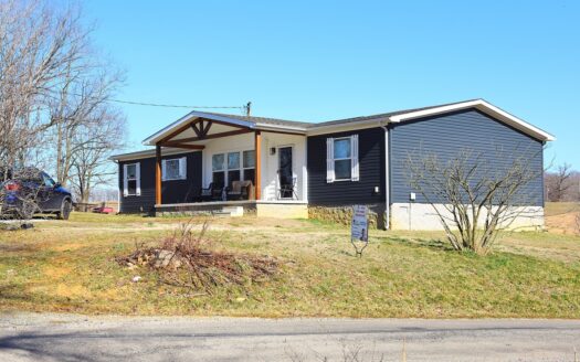 1.4 Ac Hobby Farm w. 1,800 sq ft Like-New House, Creek, Pool