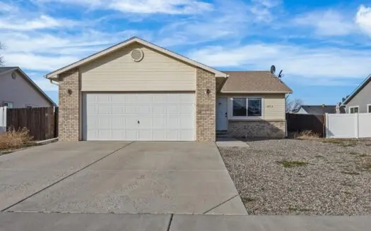 Spacious 3-Bedroom Home with RV Parking, Privacy Fence
