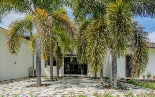 Luxury 4.6 Hectares Finca with 900 m² Home in Coclé