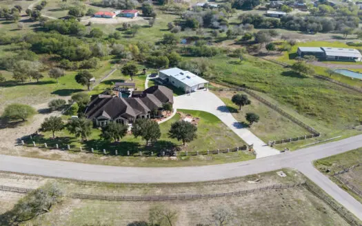 Gated Calallen Luxury Estate with Pool, Shop & Outdoor Kitchen