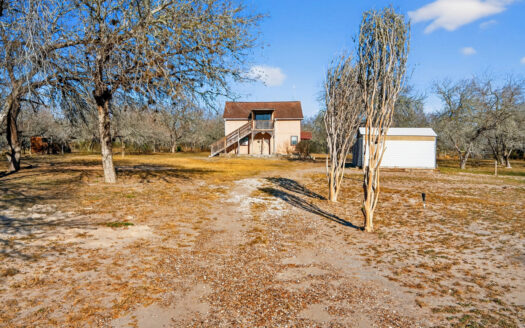Country Home on 2.5 Acres Near Mathis TX & IH-37