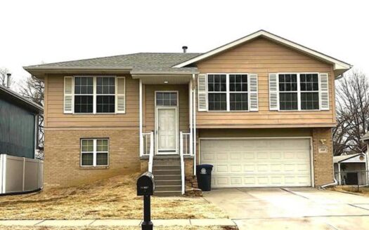 3-Bedroom Split-Foyer with Walk-Out Basement in Council Bluffs