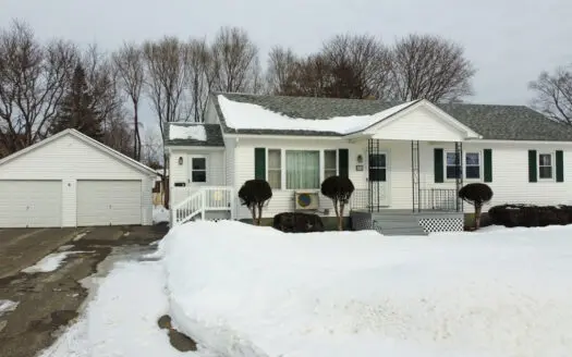 Charming Intown Ranch – East Millinocket, Maine