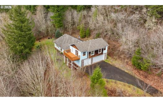 Private 6-Acre Retreat Near Sunset Falls