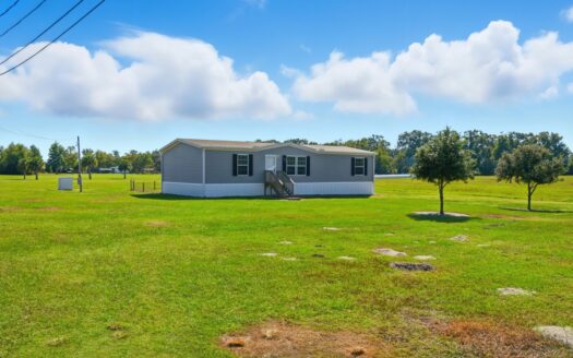 3 Bedroom Home On 5 Acres in Trenton, FL