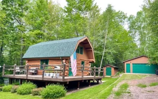 Cozy Log Cabin on 1.6 Acres Near Little Hanging Horn Lake