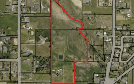 Home with Acreage For Sale in Selah, Washington