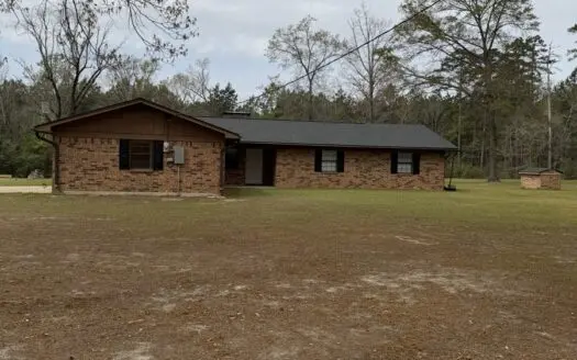 Beautiful 3/ 2.5 Country Home with bonus room & detached storage