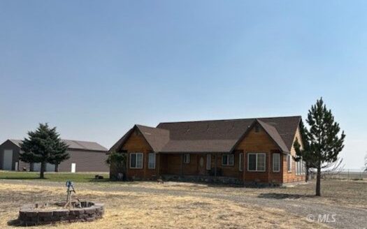 12 Acres of Country Living in Cedarville