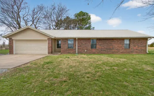 Pryor, Oklahoma Country Home on 10 Acres