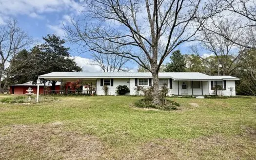 Country Home for Sale on 5acres w/ barn and Pecan trees!