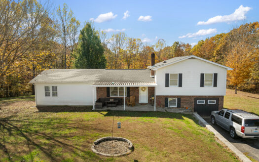 Beautiful 5 Bedroom 3 Bathroom Home On 7 Acres – Yosemite, Ky
