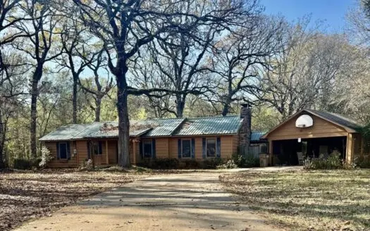 Peaceful Country Home in Hooks TX