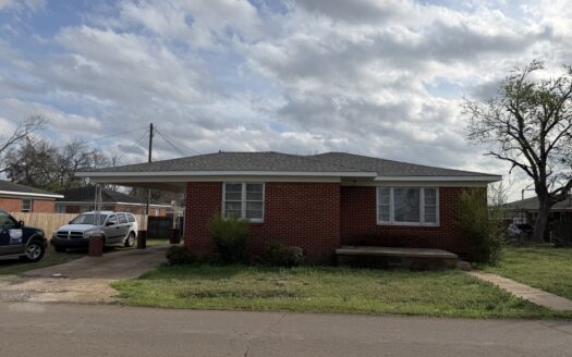 3 Bedroom Home In Town For Sale In Savannah, Tn