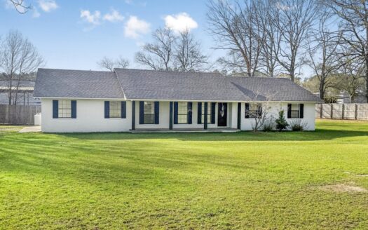 Updated Country Home for Sale on 1 Acre in Lincoln County