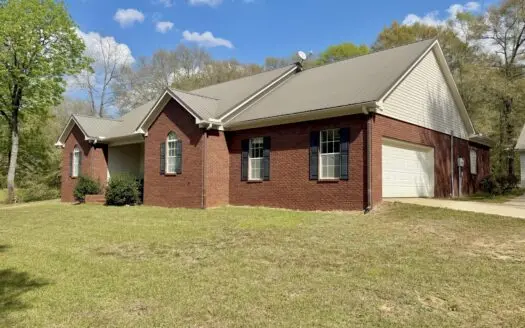 Secluded Country Home on 9.9ac Located N of Hartford Alabama