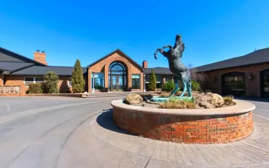 Four Bedroom/ Four Bath Home For Sale In Clinton,Ok.