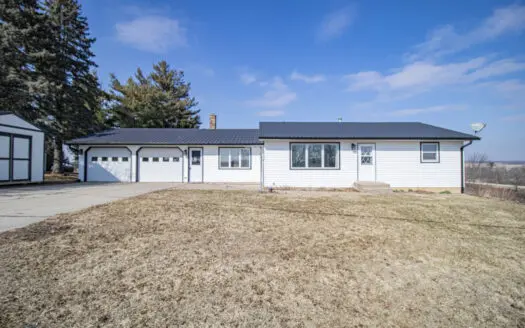 Acreage on Edge of Anamosa, IA for Sale