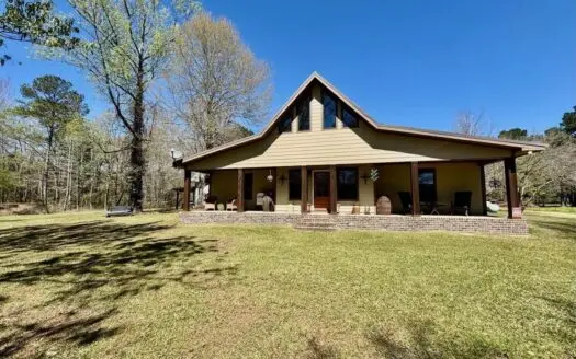 Farmhouse in Tylertown MS with a Pond