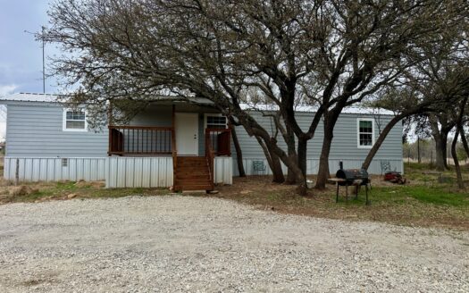 Updated Home on 1.23 Acres Near Lake Brownwood TX