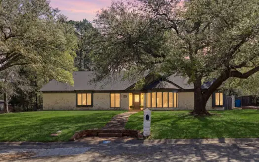 5 Bedroom house on over an acre in Kilgore TX