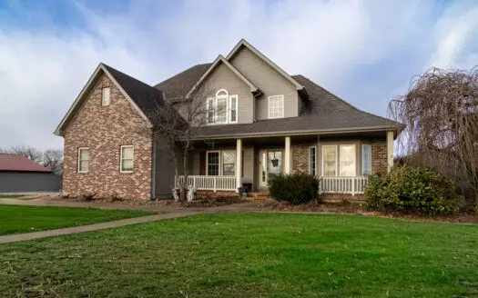 Dream Of Living In The Country But Want Comforts Of Town Living?