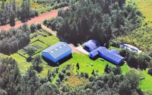 Beautiful Country Home on 4.5 acres of Land!