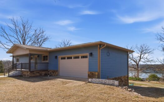 Luxury Lake Home on 5 Acres Bordering Bull Shoals Lake