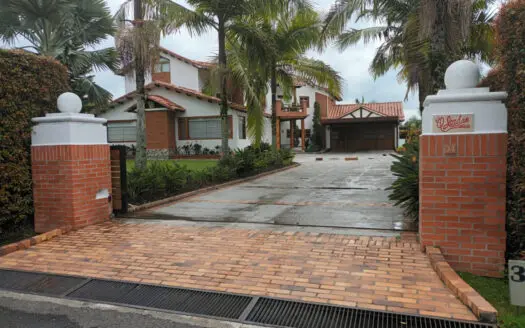 Casa Campestre en Rionegro – 6bd/8ba