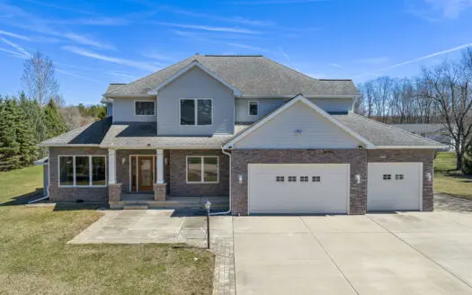 Beautiful Home in Wynsong Subdivision on 1.03 Acres