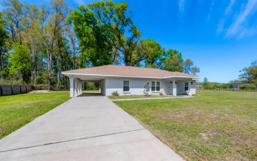 Cute Block Home on 1/2 Acre Bell, FL