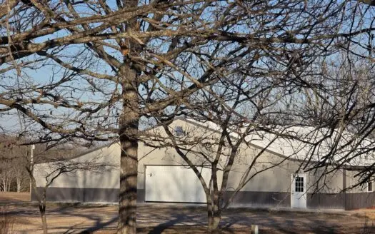 Camden Cnty, MO Country Home & Acreage, Bardominium 0n 34 Acres