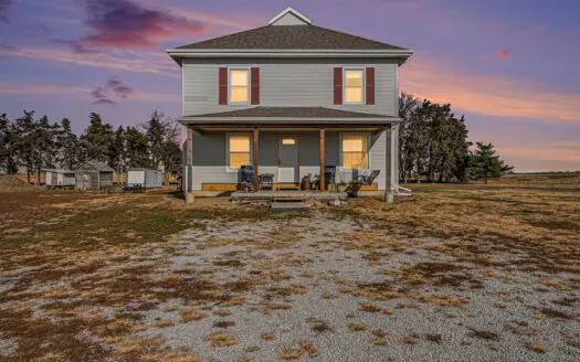 Your slice of acreage paradise minutes outside Ashland, NE!