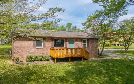 Charming 3BR/2BA home conveniently located !