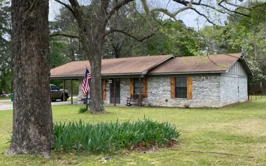 Charming country living in the heart of De Kalb For Sale