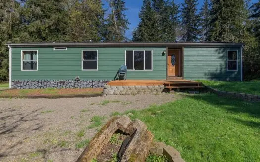 Private 2-Acre Retreat Near Lewis River