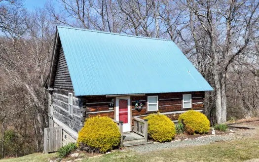 Fully Furnished Cabin For Sale in Meadows of Dan, Virginia