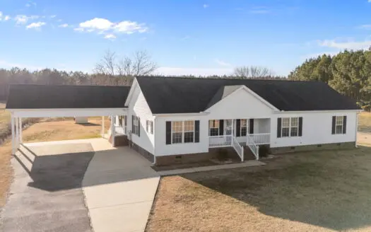 Country Charm With Easy Access to Washington & Greenville