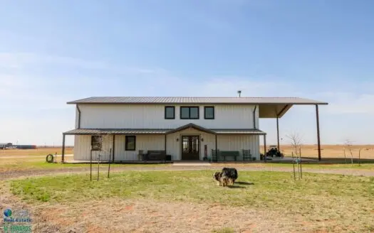 *Barndominium* on 10 Acres at Roundup! 25 Miles from Lubbock!