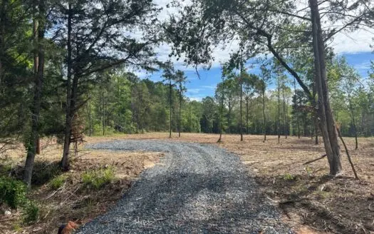 Peaceful acreage with utilities available