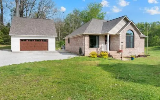 Country Home for Sale in MAury County, Tennessee