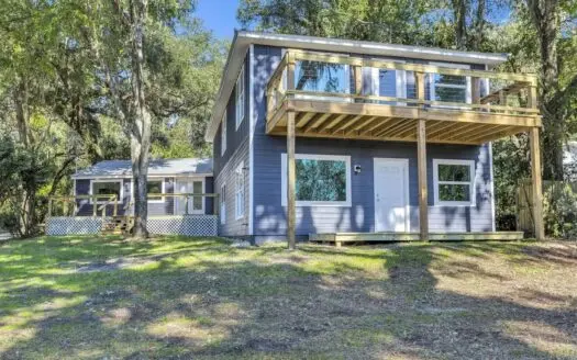 Newly Remodeled 4 bed 3 Bath Home with Lakeview in Keystone, FL