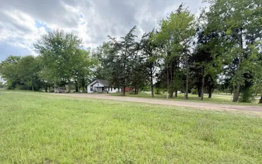 Older Farm House on 1.88 Acres in Winnsboro Wood County Texas