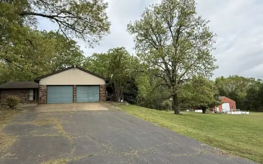 Large Home on 3.34 Acres in Quitman School District