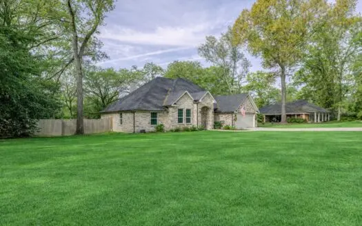 4BR-2.5BA Brick Home in Mineola, Texas – 1/2 Acre Lot Wood County