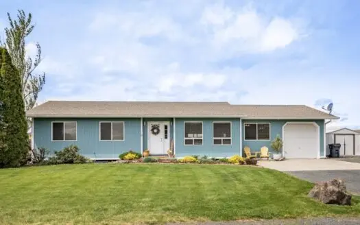 3 bed/2 bath Single-Level Home on Corner Lot with Palouse Views!