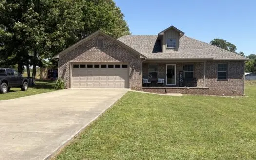 Country Home Close To Town But Far From The Crowd!
