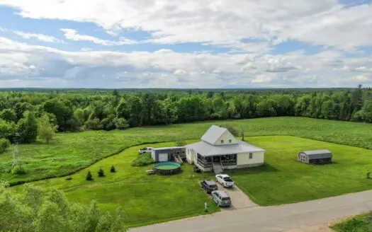 Farmhouse with 5.73 Acres – Prentiss, Maine