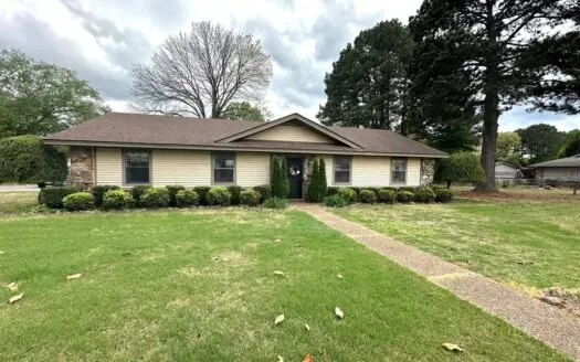 Warm and Inviting Home For Sale in Searcy, AR
